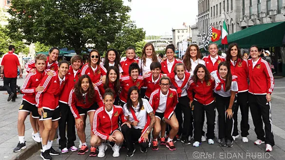 La Selección Española Femenina posa en las calles de Montreal