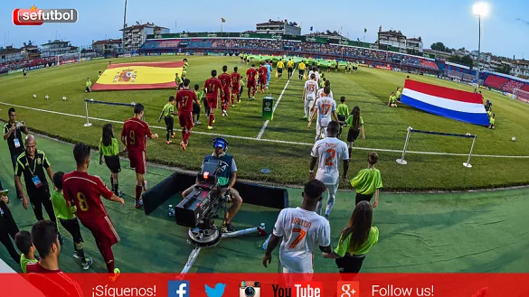 Las selecciones Sub-19 de España y Holanda, saltan al césped en Véria