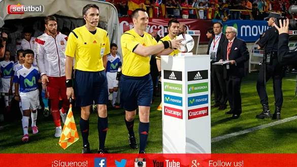 Las selecciones de España y Costa Rica saltan al terreno de juego del estadio Reino de León