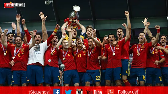 La Selección Española festeja la Eurocopa de 2012 en el Olímpico de Kiev