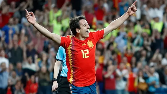 Odriozola celebrando el gol ante Suecia en el Bernabéu