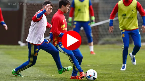 Óliver Torres durante el entrenamiento de la Selección Española Sub-21