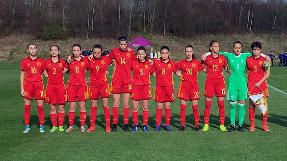 Once de la Sub-16 posando antes del partido ante Francia