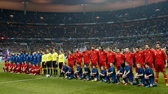 Las selecciones de Francia y España posan antes de uno de sus últimos partidos