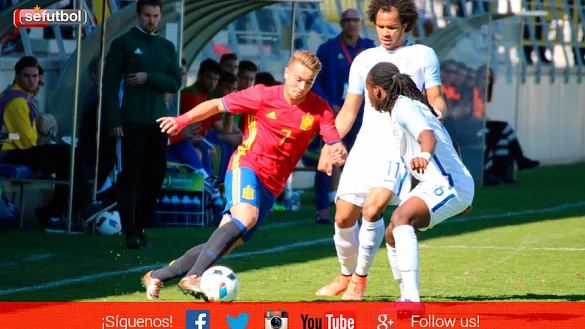 Ontiveros conduce un balón