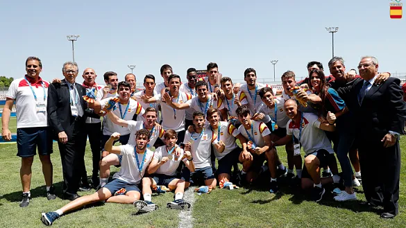 La Selección española Sub-18 celebra su victoria en Reus