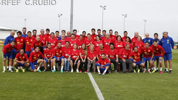 La Otra Selección posó con los 23 de Vicente del Bosque