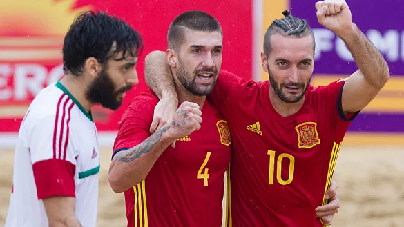 Pablo y Llorenç celebran un gol de España