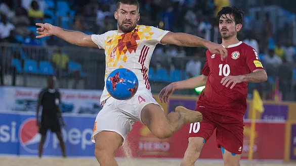 Pablo remata a puerta pese a la oposición rival