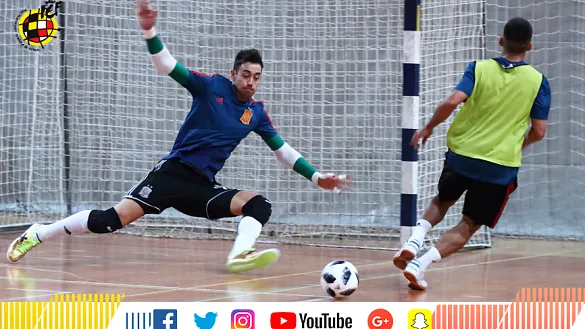 El guardameta internacional Paco Sedano durante un entrenamiento de la selección española de fútbol sala en Liubliana (Eslovenia)