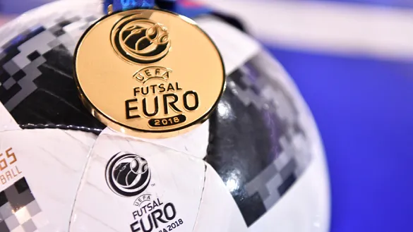 Balón y medalla de oro de la Eurocopa de fútbol sala 2018