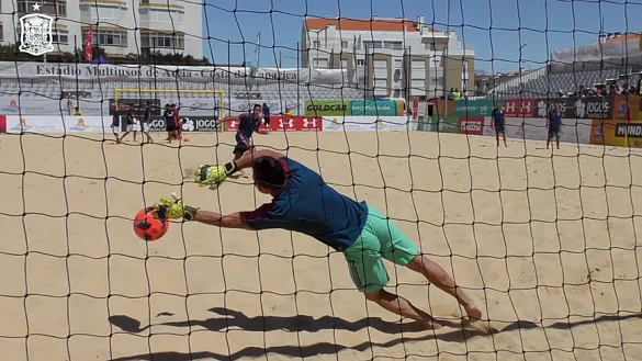 ¡Los calentamientos del fútbol playa son espectaculares!