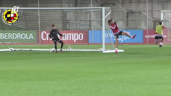 Lola Gallardo realizó una magnífica parada durante el entrenamiento