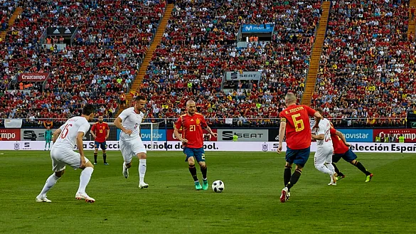 Andrés Iniesta y David Silva ante el público castellonense