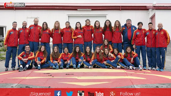 El equipo posó para la ocasión durante el paseo 