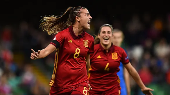 Patri Guijarro celebrando un gol