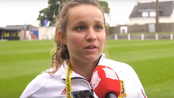 Paula Sancho atiende a SEFUTBOL en Francia