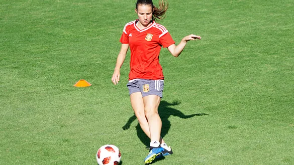Paula Sancho durante un momento del entrenamiento de la Sub-20 femenina en Francia