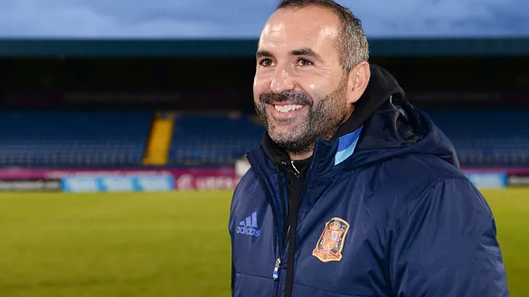 Pedro López, Seleccionador nacional Sub-19 femenino, durante el presente Europeo en Irlanda del Norte