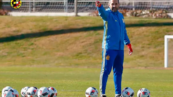 Pedro López en un entrenamiento de la Sub-19