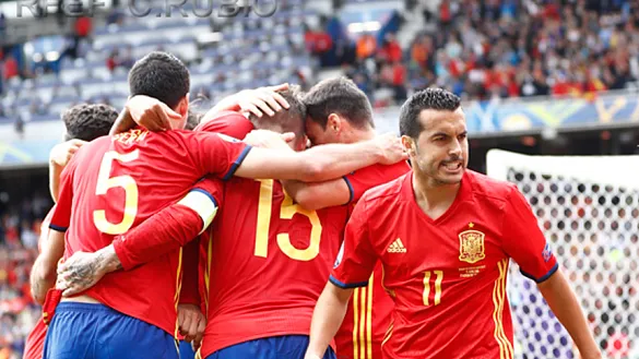 Pedro celebra el gol de España