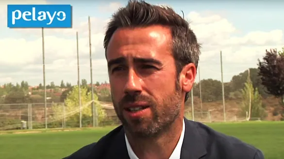 Jorge Vilda es entrevistado por Pelayo, patrocinador oficial de la Selección