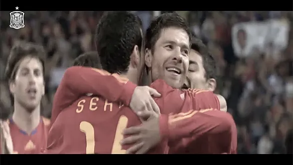 Xabi Alonso celebrando el gol