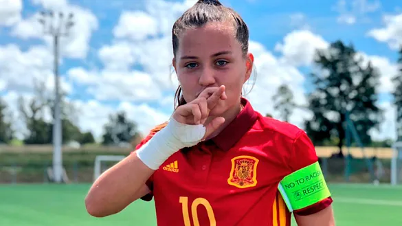 Claudia Pina celebra su tanto ante la cámara