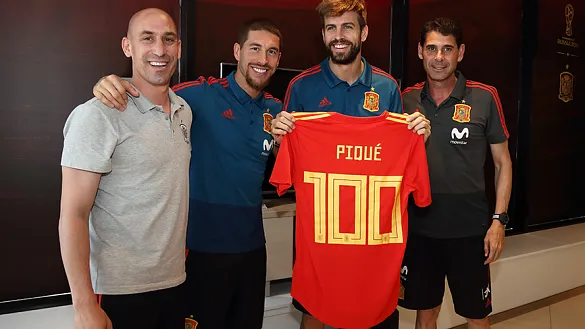 Homenaje a Gerard Piqué por sus 100 partidos con España