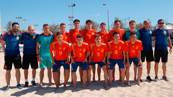 La Selección española Sub-21 de fútbol playa posa en Palma de Mallorca