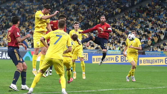 Ramos rematando a puerta