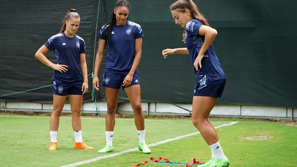 Inma, Salma y Andrea durante el entrenamiento