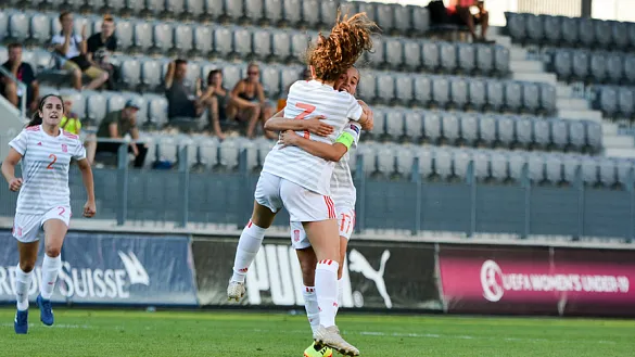 Rosa Márquez y Teresa Abelleira celebran el tanto español