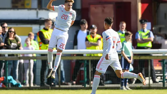 Robert Navarro y Javi López celebran el segundo tanto español