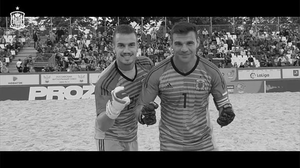 Dona y Pablo son los porteros de la Selección de fútbol playa
