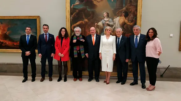 Los premiados posan para una fotografía al final del acto