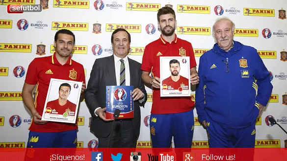 Del Bosque, Pedro y Piqué han asistido a la presentación del álbum de PANINI