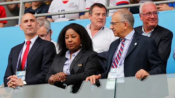 Luis Rubiales en el palco del estadio Auguste-Delaune de Reims