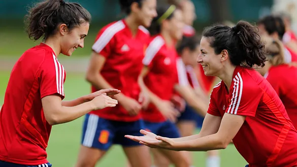 La Selección española femenina entrena en Francia