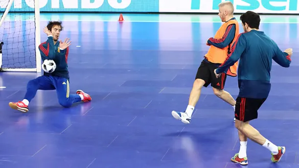 La selección española de fútbol sala entrena la víspera de su partido frente a Azerbaiyán