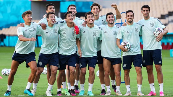 Los jugadores de la Selección española durante el entrenamiento previo al partido contra Suecia