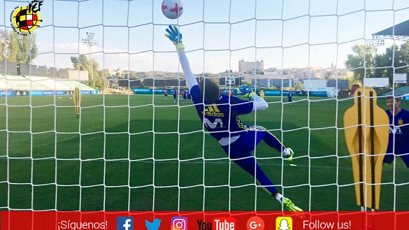 Momento del entrenamiento de la Selección Sub-21 en el estadio del Salto del Caballo en Toledo