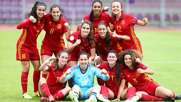 Las jugadoras españolas posan después de ganar a Polonia