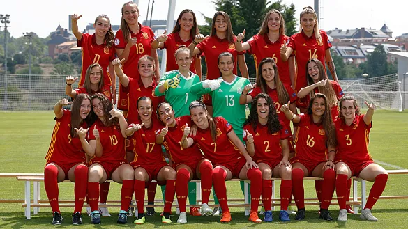 La Selección femenina Sub-19 posa en Las Rozas