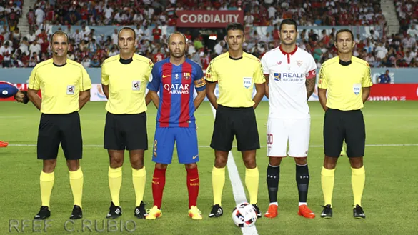 Iniesta y Vitolo lucieron el brazalete de capitán en el partido de ida
