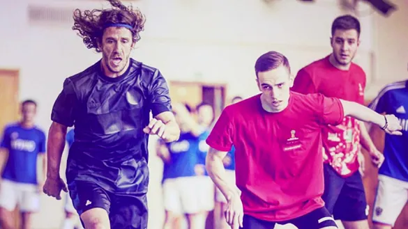 Carles Puyol durante su encuentro con voluntarios en Rusia
