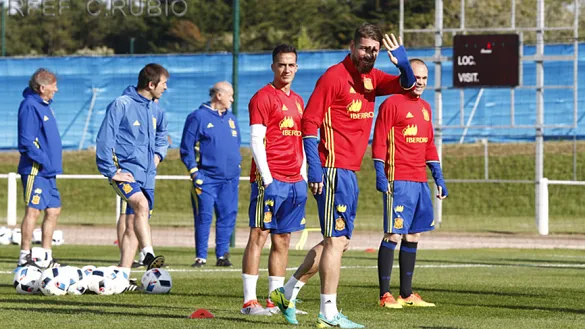 Sergio Ramos durante el entrenamiento en la Isla de Ré