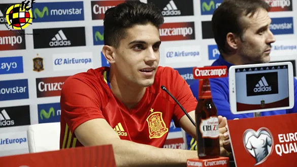 Marc Bartra atendió a los medios en rueda de prensa 