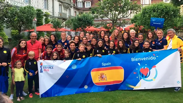 La Selección española femenina es recibida en Deauville (Francia)