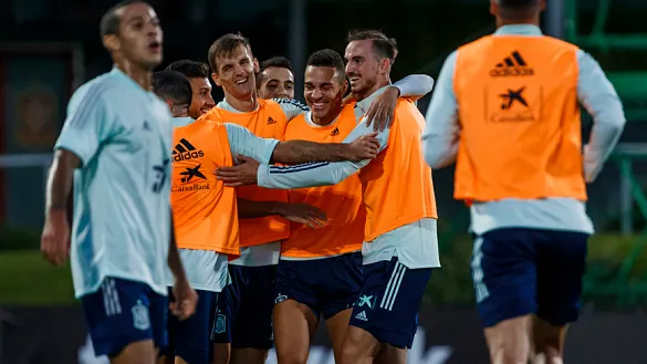 Rodrigo celebra uno de sus goles en el entrenamiento